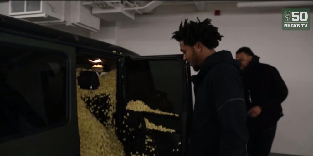 Ο Αντετοκούνμπο γέμισε το αμάξι του Μπράουν με ποκ κορν [βίντεο]