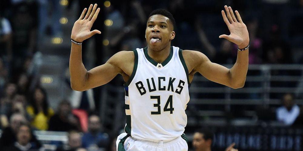 To double double νίκης του Αντετοκούνμπο με Χοκς! [βίντεο]