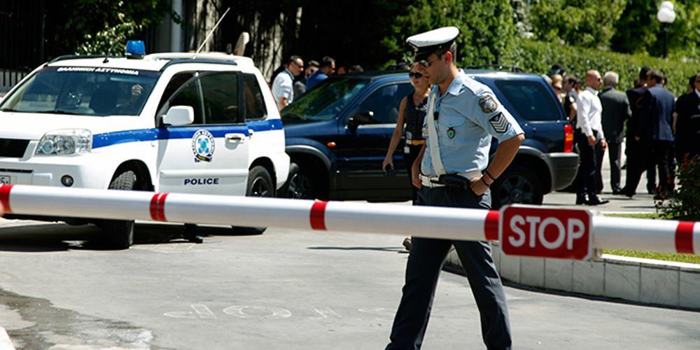 Συνελήφθη υπάλληλος της Βουλής γιατί εξύβρισε αστυνομικό