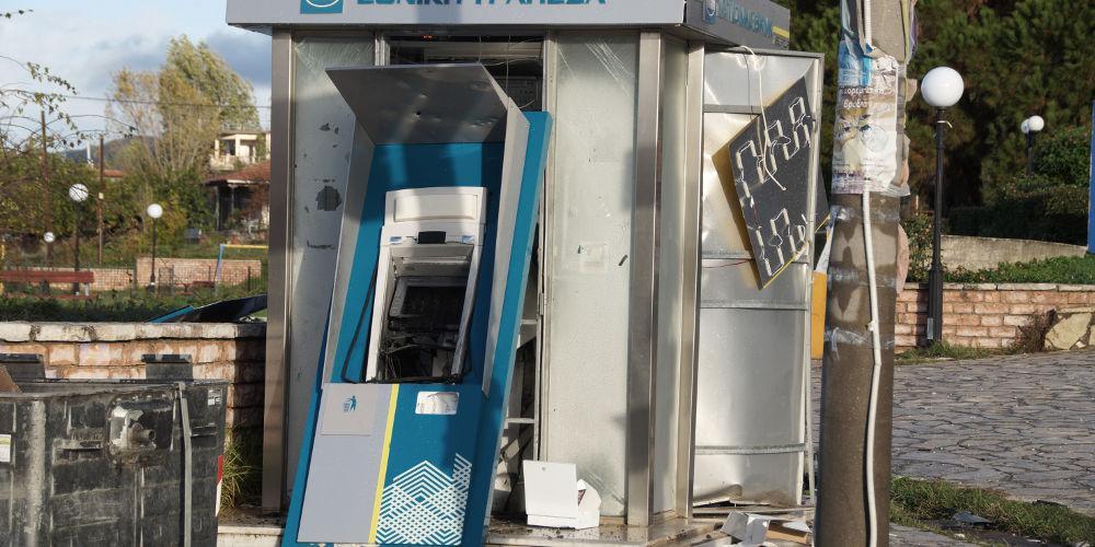 Ανατίναξαν τέσσερα ΑΤΜ στο εκπτωτικό χωριό στα Σπάτα