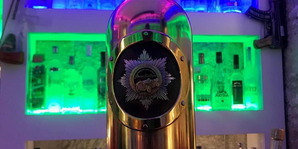 «Φτερά» έκανε το ακριβότερο μπουκάλι βότκας στον κόσμο: Το έκλεψαν από μπαρ [εικόνες]