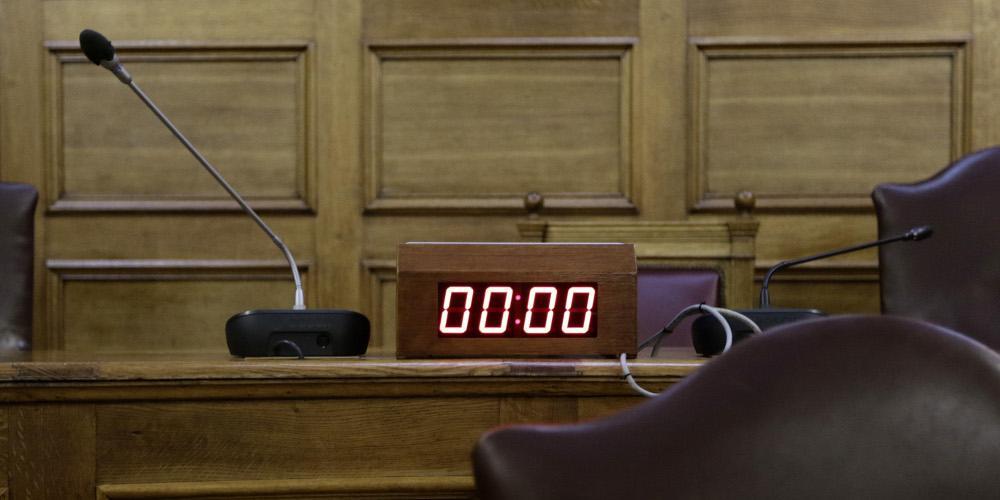 Στη Βουλή το πολυνομοσχέδιο: Αλλαγές στις απεργίες και μόνο ηλεκτρονικοί πλειστηριασμοί