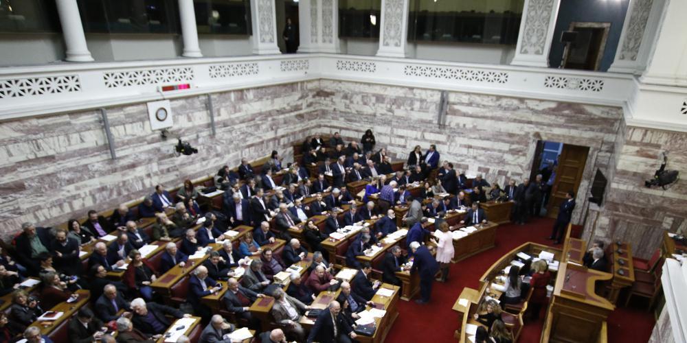 Κατατίθεται πολυνομοσχέδιο 600 σελίδων: Καταργούνται επιδόματα, αλλαγές στις απεργίες