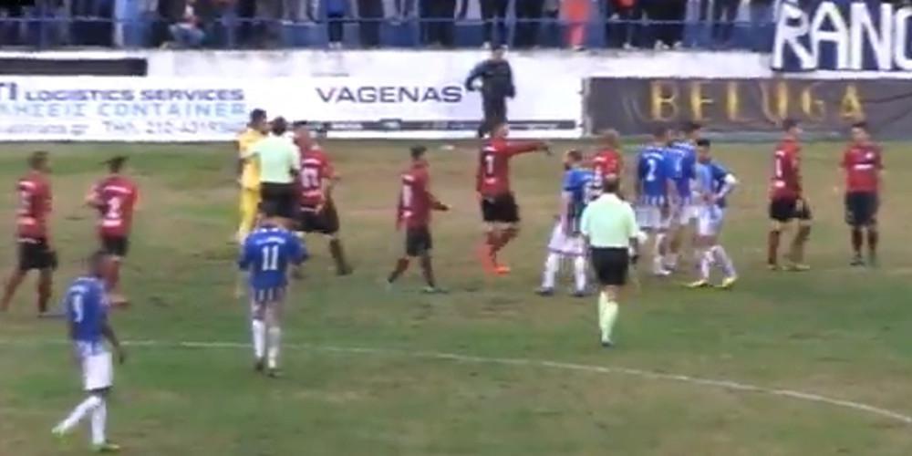 Χαμός στο Ιωνικός-Προοδευτική: Πέταξαν μπουκάλι στο κεφάλι του διαιτητή [βίντεο]