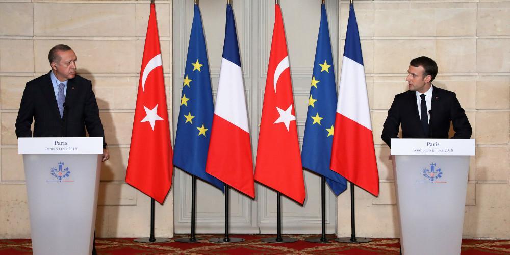 Έξαλλος με Μακρόν ο Ερντογάν - «Σκοτωμός» με δημοσιογράφο [βίντεο]