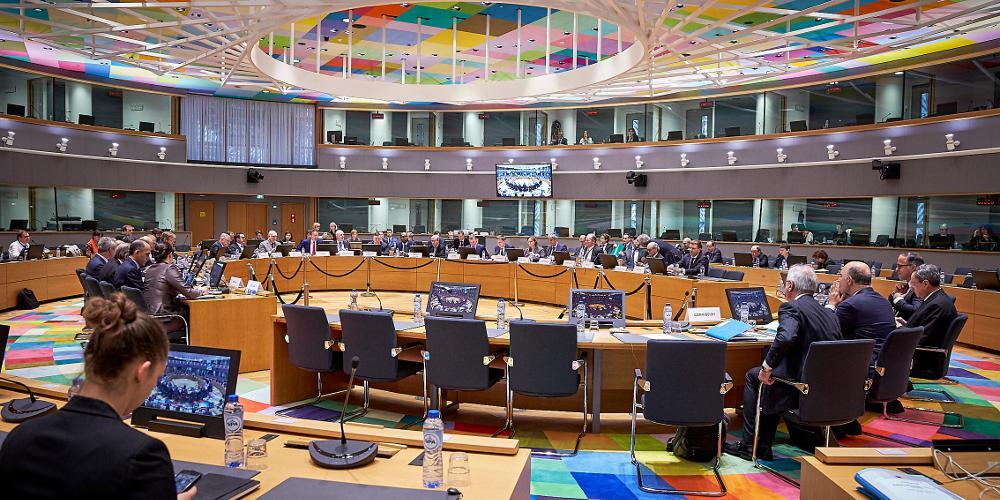 Έκθεση Κομισιόν: Θετικό σήμα για μείωση πλεονασμάτων