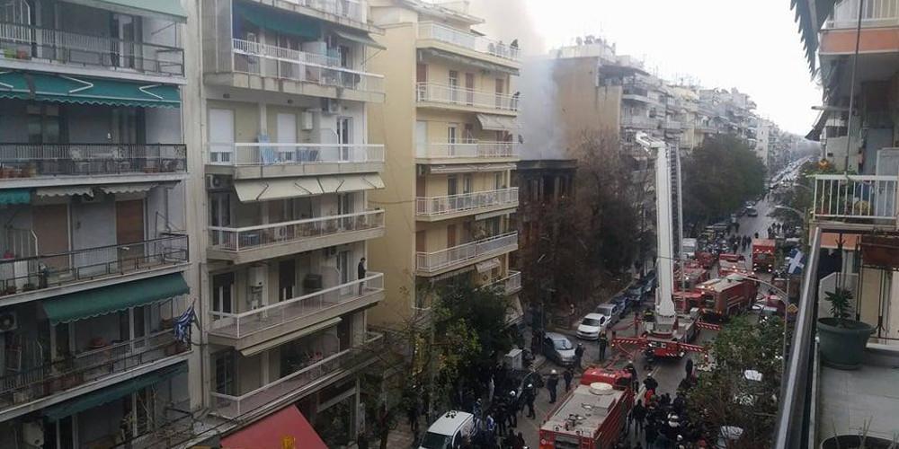 Φωτιά σε κτήριο στη Λεωφόρο Στρατού
