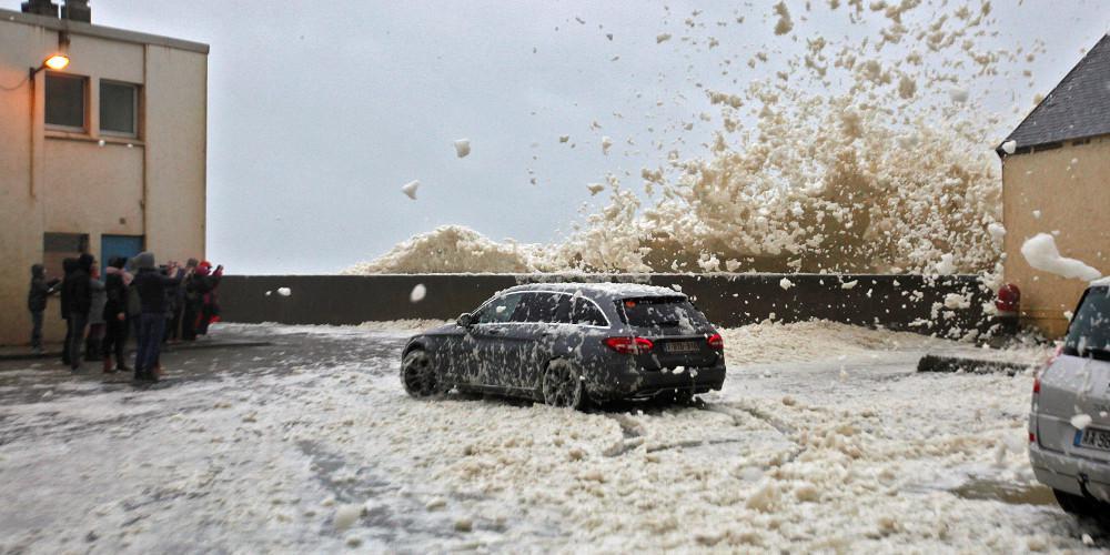 Πέντε οι νεκροί από την καταιγίδα Ελεανόρ, τρεις οι αγνοούμενοι στην Γαλλία