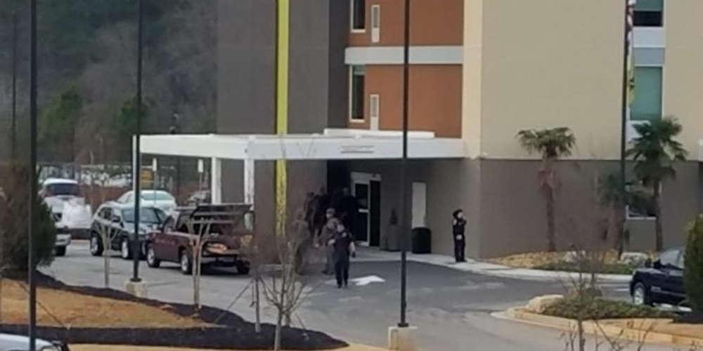 Ενοπλος εισέβαλε σε ξενοδοχείο της Τζόρτζια