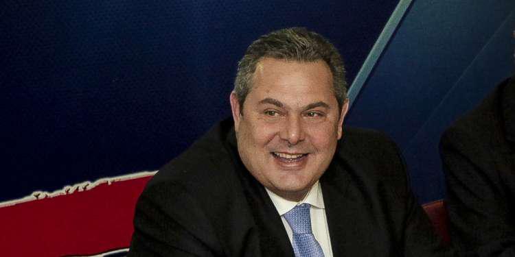 Σε «τσακίρ κέφι» ο Καμμένος τραγουδά Διονυσίου [βίντεο]