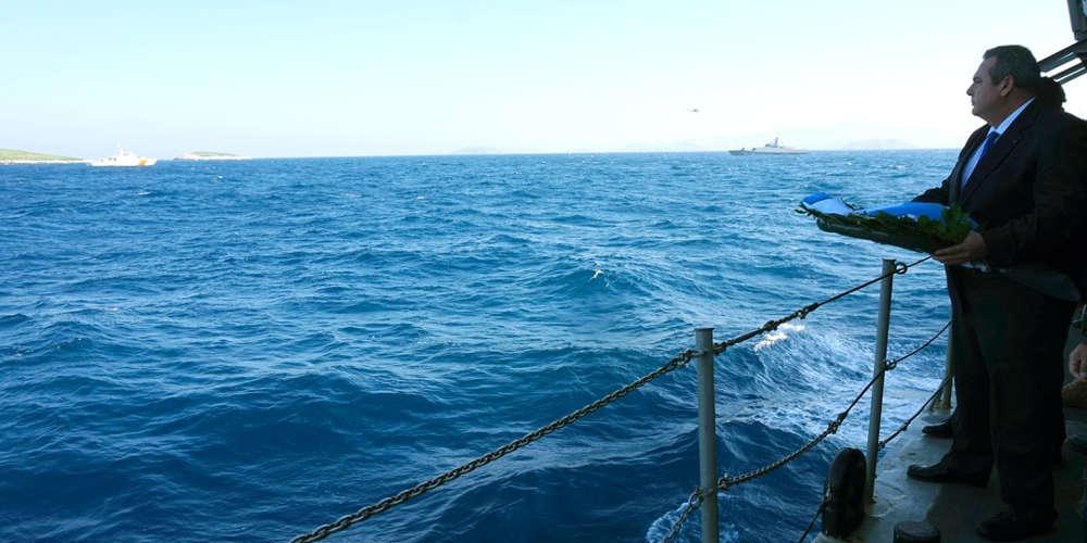 Έξαλλο το Twitter με τον Καμμένο: Έριξε στεφάνι για τα Ίμια από την Ραφήνα!