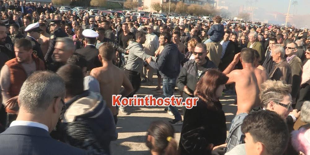 Άγριο ξύλο για τον Σταυρό στο Κιάτο: «Έπεσαν» μπουνιές και κλωτσιές [εικόνες & βίντεο]