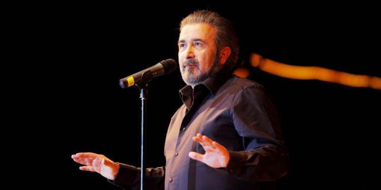 Λάκης Λαζόπουλος: Αποχώρησε από την παράσταση «Προδοσία» με τον Αιμίλιο Χειλάκη