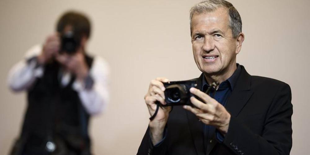 Ο φωτογράφος Mario Testino κατηγορείται για σεξουαλική παρενόχληση!