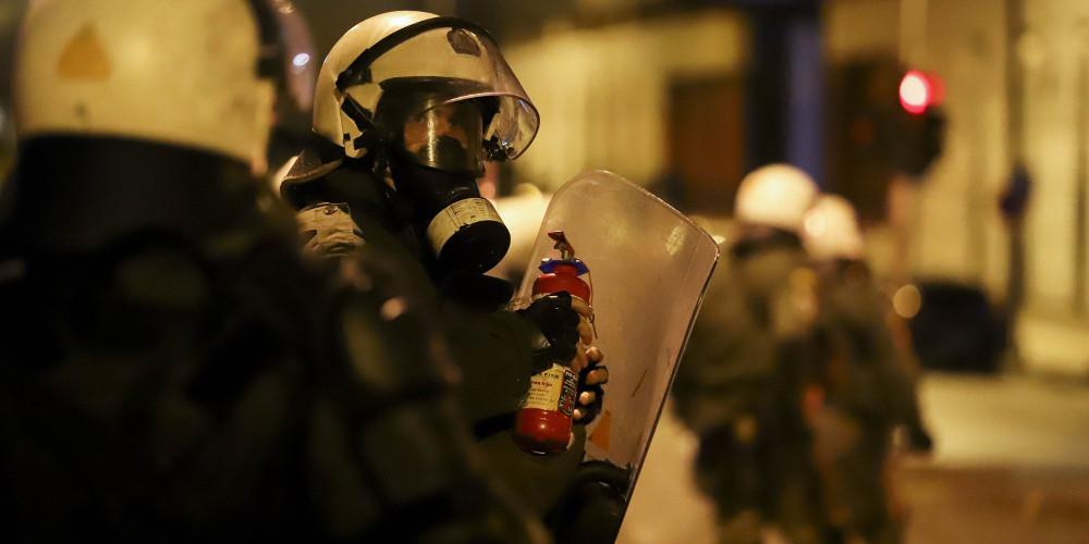 Επίθεση κατά αστυνομικών των ΜΑΤ στην Πατησίων