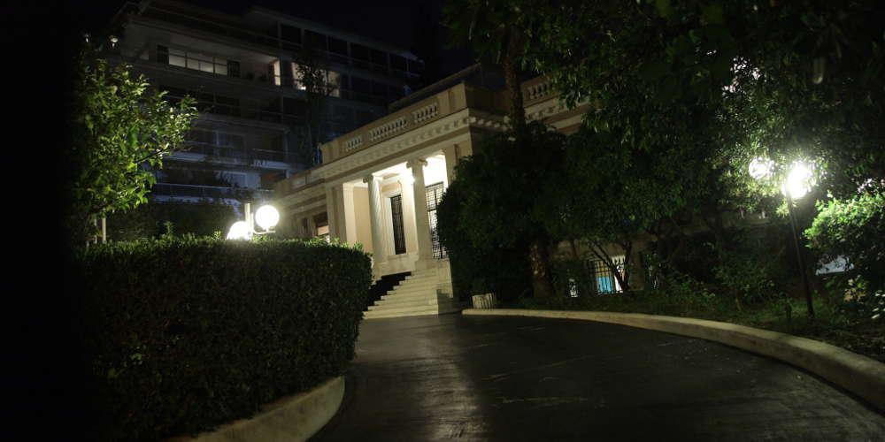 Το νέο πανηγυρικό βίντεο του Μαξίμου με ρυζόγαλο, τούνελ και υποσχέσεις