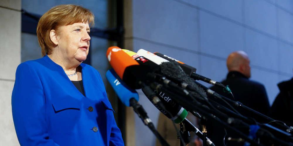 Die Zeit: Η Μέρκελ χρειάζεται βοήθεια από Ιταλία και Ελλάδα για το προσφυγικό