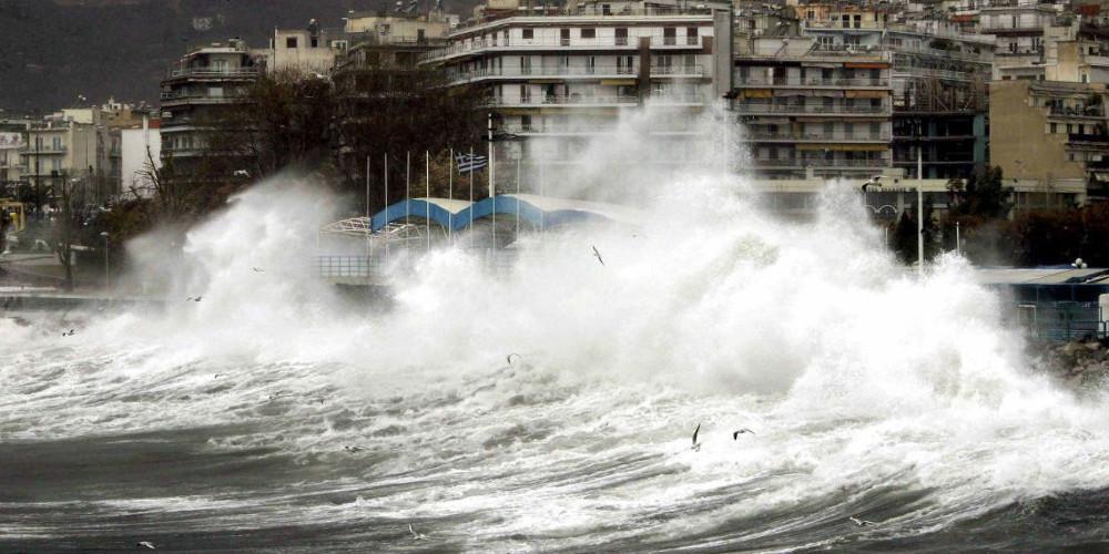 Καιρός: Ο Αίολος αγρίεψε και σήκωσε στον... αέρα την Ελλάδα - Πολλές οι ημέρες με μποφόρ
