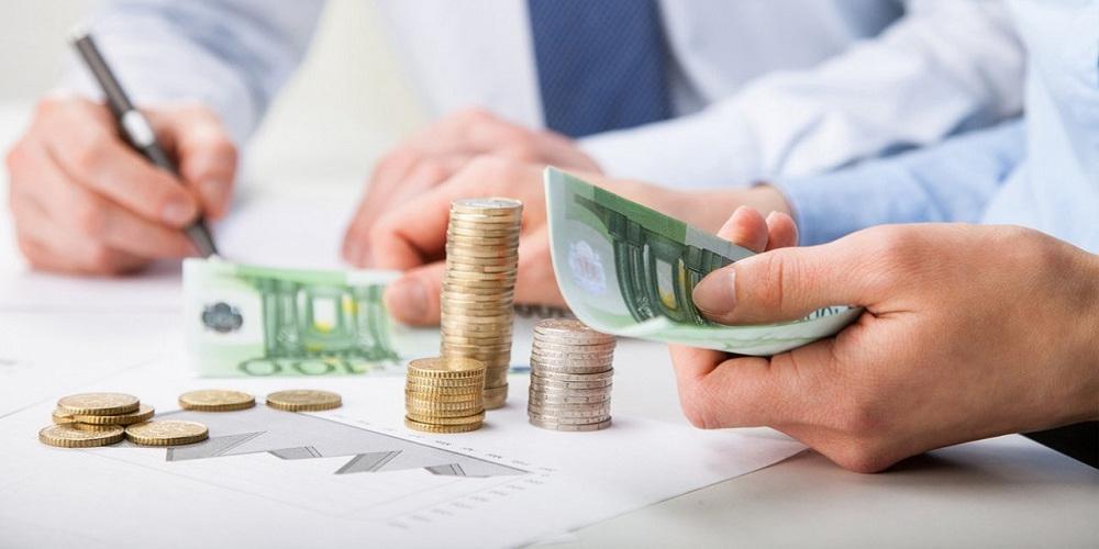 Bloomberg: Μείωση του αφορολογήτου το 2019 αν δεν υπάρξει 3,5% πλεόνασμα