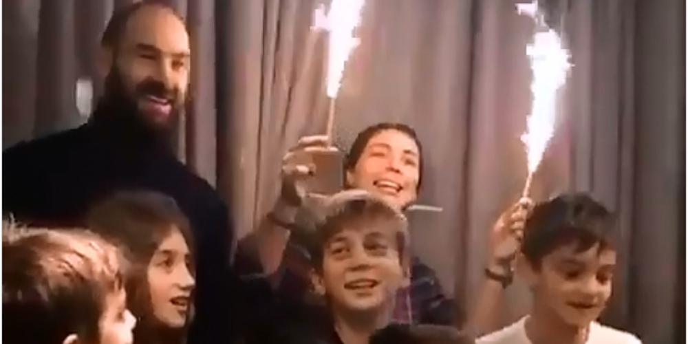 Πάρτι στην οικογένεια Σπανούλη: Γιόρτασαν τα γενέθλια του γιου του [βίντεο]