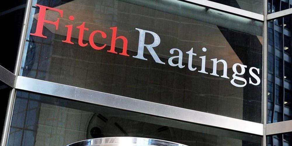 Εκθεση Fitch για Ελλάδα: Κίνδυνος επιστροφής αυστηρών capital controls