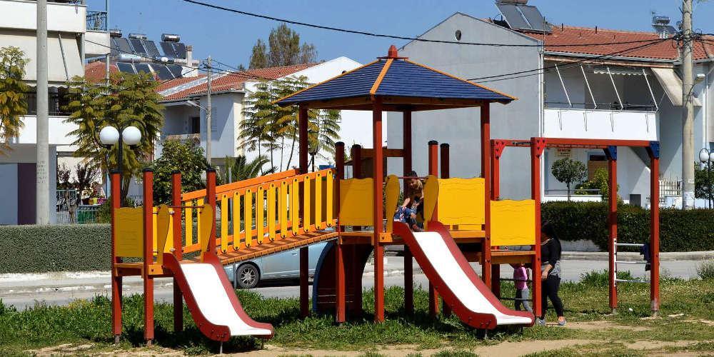 Τρόμος για μία μάνα στις κούνιες από «περίεργο» ηλικιωμένο στον Ηράκλειο