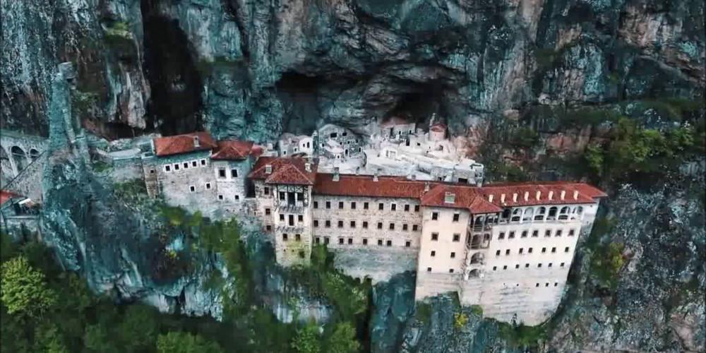 Παναγία Σουμελά: Οι τουρκικές αρχές έδωσαν άδεια για Θεία Λειτουργία στα «Εννιάμερα της Παναγίας»