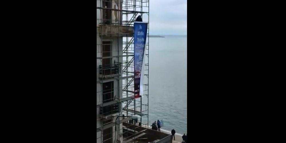 Αναρχικοί κατέβασαν πανό από Μανδάλειο στην Λεωφόρο Νίκης [βίντεο]