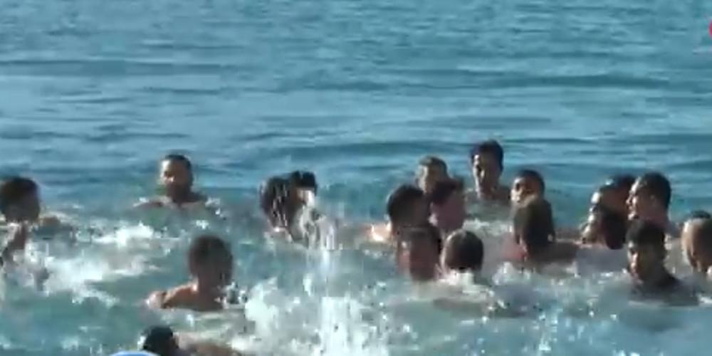 Λαμπρός εορτασμός των Θεοφανείων: Δεκάδες Πατρινοί βούτηξαν για να πιάσουν τον Σταυρό [βίντεο]