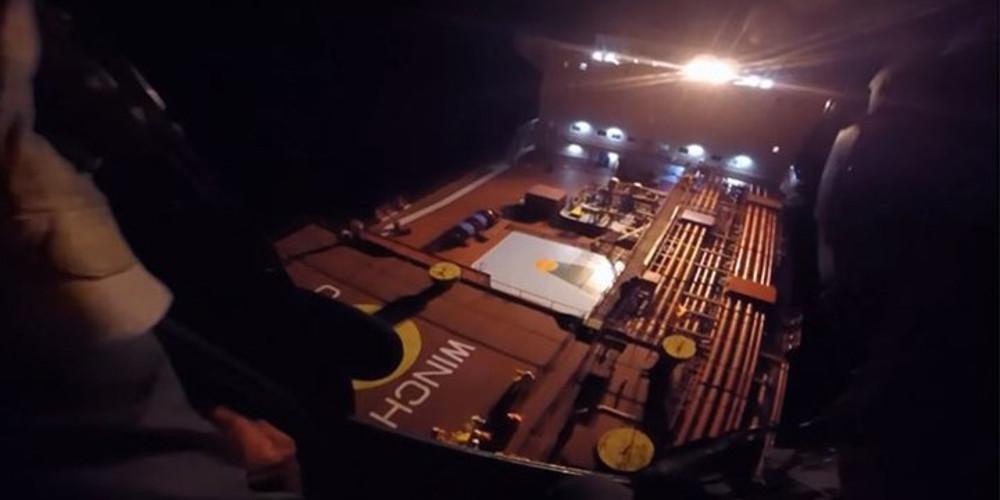 Καρέ-καρέ η συγκλονιστική επιχείρηση του Πολεμικού Ναυτικού για τη διάσωση τραυματία