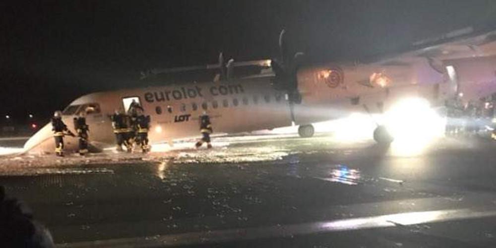 Τρομακτική προσγείωση αεροσκάφους με την «κοιλιά» στη Βαρσοβία [εικόνα]