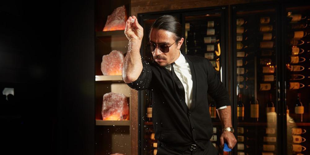 «Λουκέτο» 48 ωρών στο εστιατόριο του Salt Bae στη Μύκονο γιατί δεν έβγαζε αποδείξεις