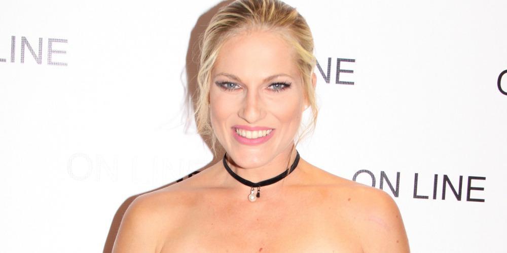 Δύσκολες ώρες για την Σάρα Εσκενάζυ - Πέθανε ο παππούς της [βίντεο]