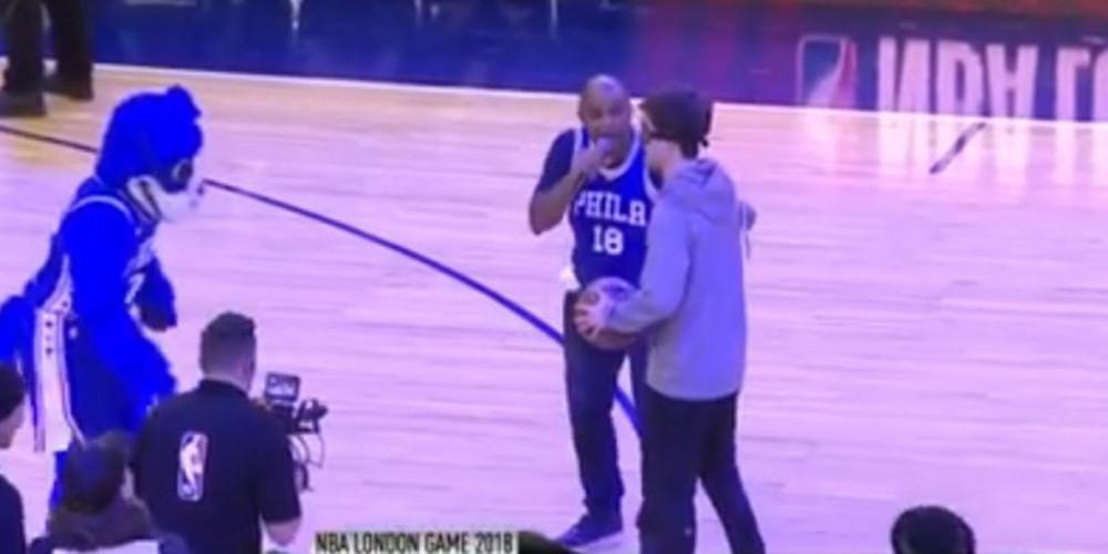 Σούταρε με κλειστά μάτια και τον έκαναν να πιστέψει ότι ευστόχησε, ενώ έκανε airball! [βίντεο]