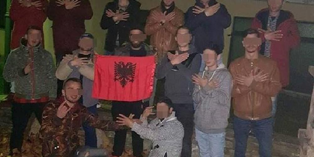 Παρέα νεαρών σχηματίζει τον αλβανικό αετό στον Τύρναβο [εικόνες]