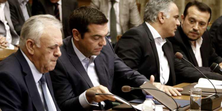 Παροχολογίας το ανάγνωσμα και στο υπουργικό - Για 15.000 προσλήψεις εκπαιδευτικών μέσω ΑΣΕΠ μίλησε ο Τσίπρας