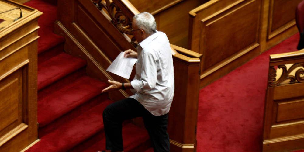 Νέες «βόμβες» Ζουράρι: Παραιτήθηκα από τις 8 Ιανουαρίου και πάω στα συλλαλητήρια