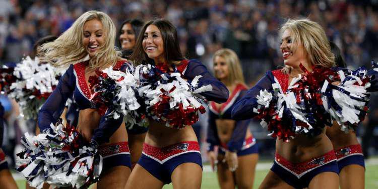 Ο μεγάλος τελικός του Super Bowl: Οι νικητές, οι χαμένοι, οι cheerleaders και ο Τζάστιν Τίμπερλεικ [εικόνες & βίντεο]