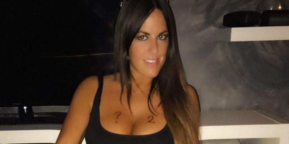 Η Κλαούντια Ρομάνι τόπλες μας φέρνει το καλοκαίρι πιο κοντά