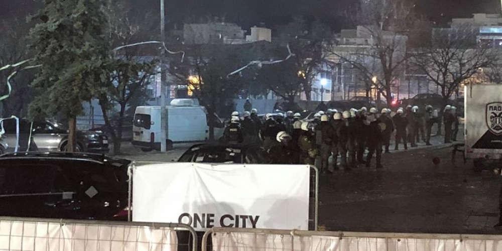 «Καίγεται» η Τούμπα - Σοβαρά επεισόδια έξω από το γήπεδο [βίντεο]