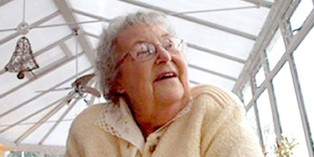 Φρίκη: Κόρη και εγγονός θανάτωσαν γιαγιά με χάπια και ουίσκι στην Αγγλία