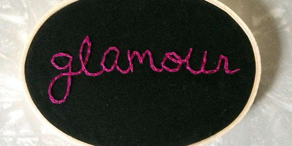 Κι όμως η λέξη glamour προέρχεται από την ελληνική λέξη γραμματική!