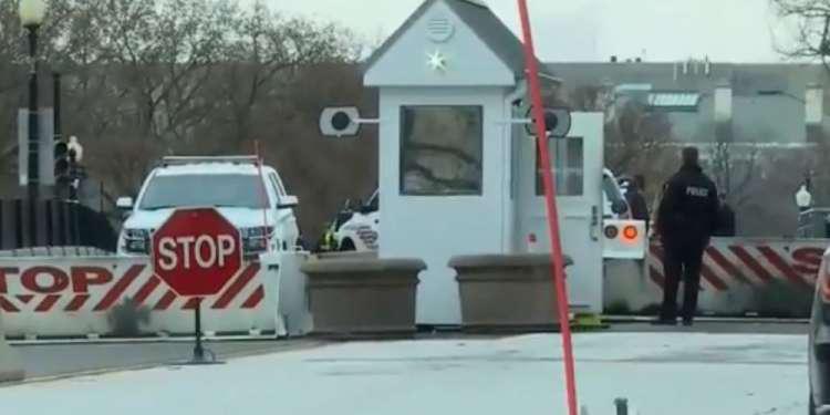 Συναγερμός στον Λευκό Οίκο – Αυτοκίνητο έπεσε πάνω σε προστατευτικές μπάρες [εικόνες & βίντεο]