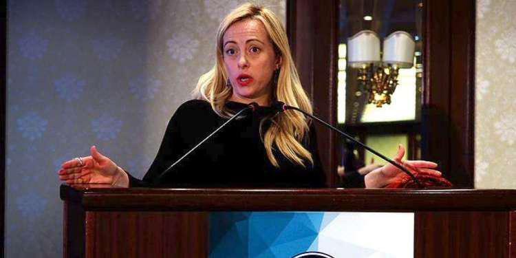 Αυτή είναι η 40άρα ακροδεξιά που θέλει να γίνει η πρώτη γυναίκα πρωθυπουργός της Ιταλίας