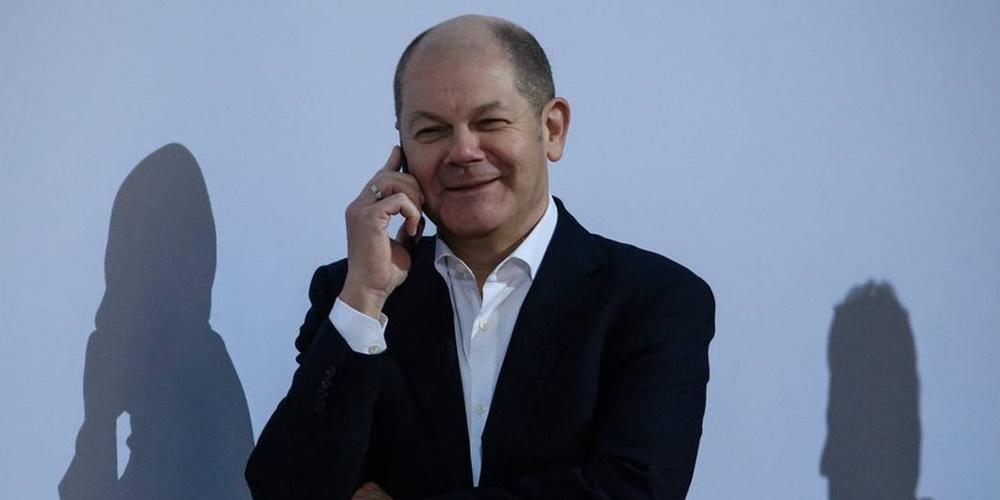 Σολτς: «Απερίσκεπτοι» όσοι ζητούν να προστατεύσουμε την οικονομία παρά να περιορίσουμε τον κορωνοϊό