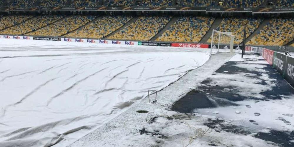 Στα λευκά ο αγωνιστικός χώρος πριν την μάχη της ΑΕΚ ενάντια στην Ντιναμό