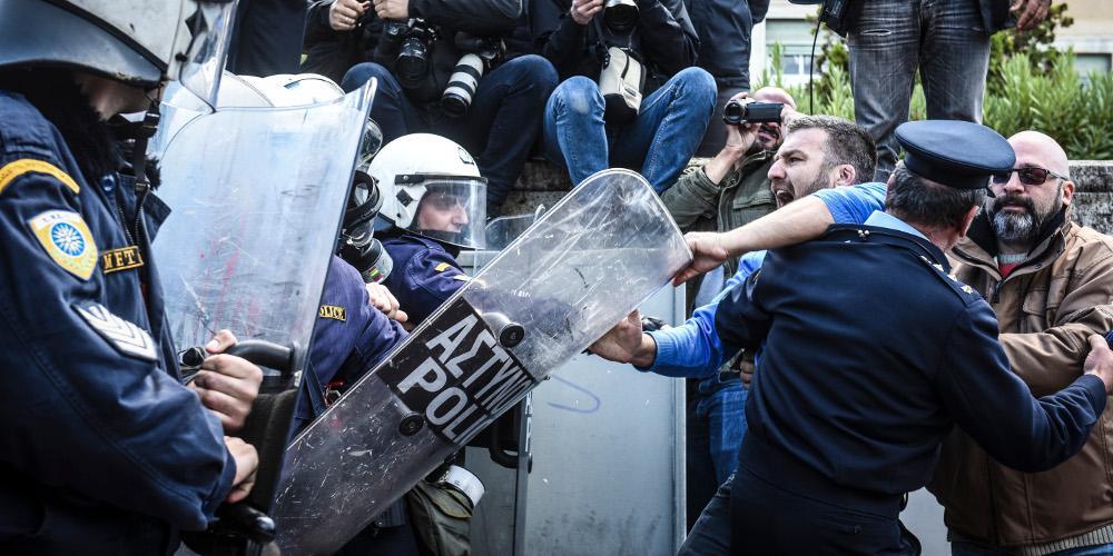 Ένταση στην πορεία της ΠΟΕ-ΟΤΑ – Έγινε χρήση χημικών [βίντεο]