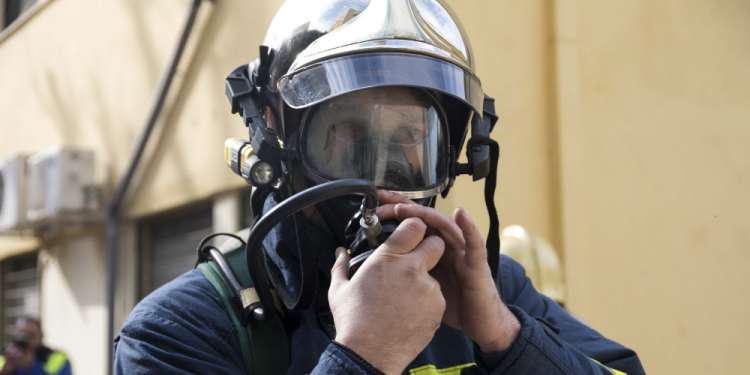 Φωτιά σε εργοστάσιο ανακύκλωσης χαρτιού στην Λάρισα