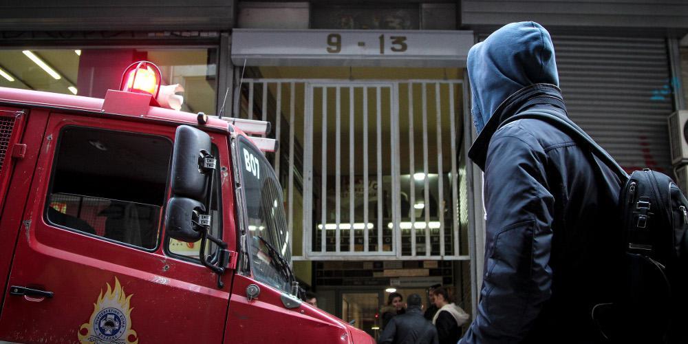 Απεγκλωβίστηκε ηλικιωμένο ζευγάρι από πυρκαγιά σε διαμέρισμα στα Άνω Πατήσια