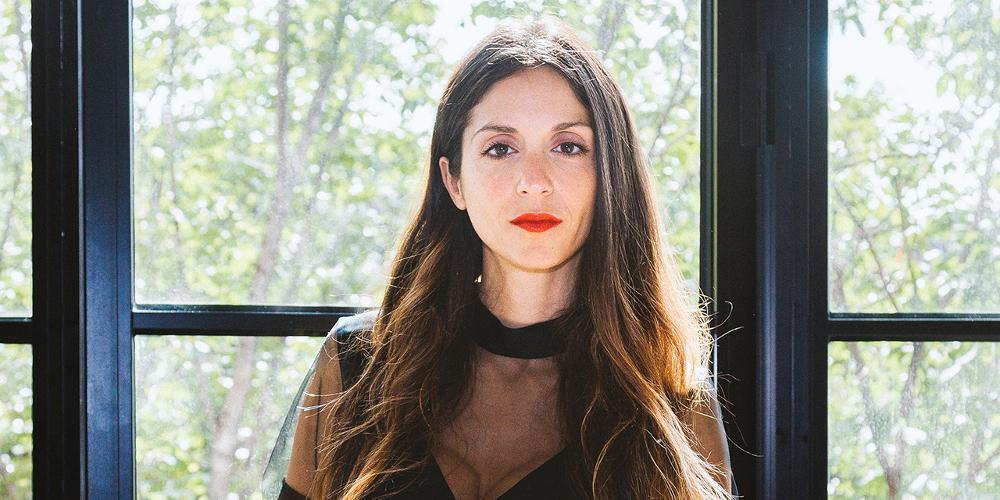 Δείτε την Σοφία Καρβέλα να ποζάρει με μαγιό και χωρίς ρετούς [εικόνα]